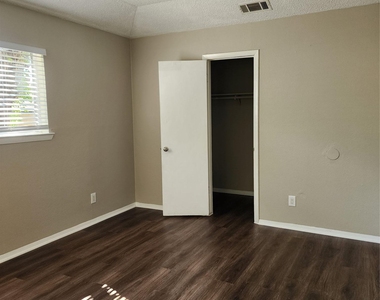 2806 Lovell Dr - Photo Thumbnail 5