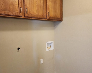 2806 Lovell Dr - Photo Thumbnail 4