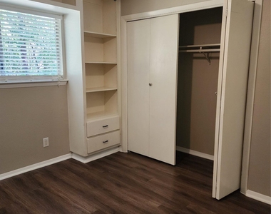 2806 Lovell Dr - Photo Thumbnail 10