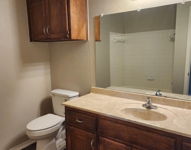 2806 Lovell Dr - Photo Thumbnail 7