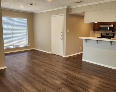 2806 Lovell Dr - Photo Thumbnail 2