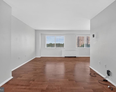 1111 W University Boulevard W - Photo Thumbnail 4