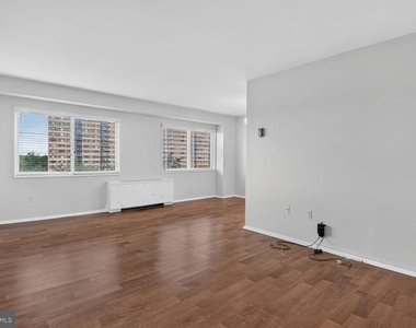 1111 W University Boulevard W - Photo Thumbnail 5