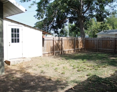 906 Haysel St - Photo Thumbnail 3