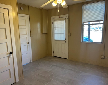 906 Haysel St - Photo Thumbnail 8