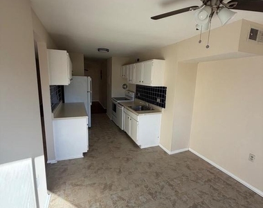 418 Girard Street - Photo Thumbnail 5