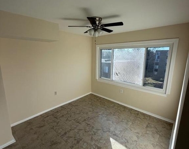 418 Girard Street - Photo Thumbnail 6
