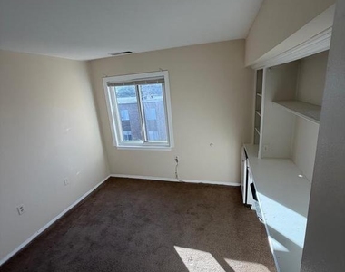 418 Girard Street - Photo Thumbnail 10