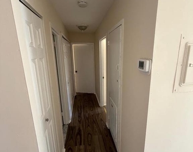418 Girard Street - Photo Thumbnail 8