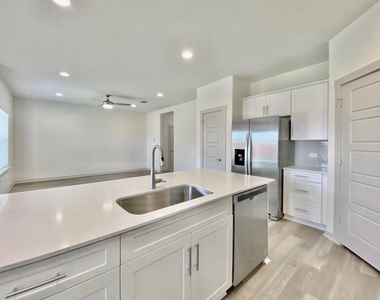 1001 Winnsboro Loop - Photo Thumbnail 5