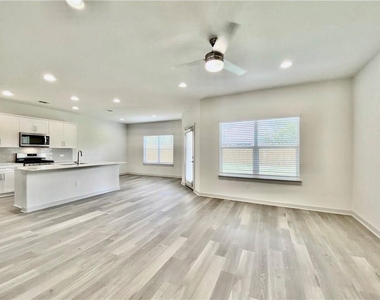 1001 Winnsboro Loop - Photo Thumbnail 6