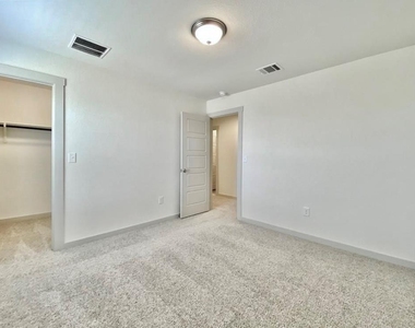 1001 Winnsboro Loop - Photo Thumbnail 21