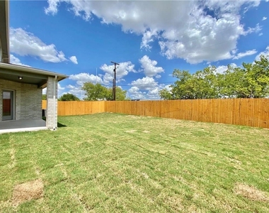 1001 Winnsboro Loop - Photo Thumbnail 27