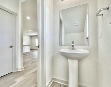 1001 Winnsboro Loop - Photo Thumbnail 11
