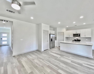 1001 Winnsboro Loop - Photo Thumbnail 10