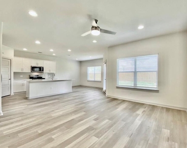 1001 Winnsboro Loop - Photo Thumbnail 12