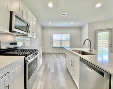 1001 Winnsboro Loop - Photo Thumbnail 7