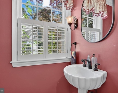 3511 Woodbine Street - Photo Thumbnail 16