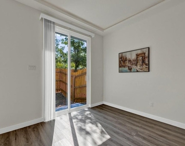 104 Creekside Trl - Photo Thumbnail 18
