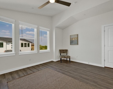 104 Creekside Trl - Photo Thumbnail 21