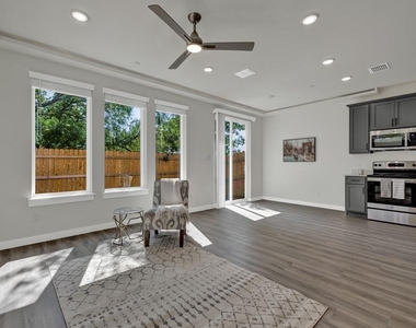 104 Creekside Trl - Photo Thumbnail 9