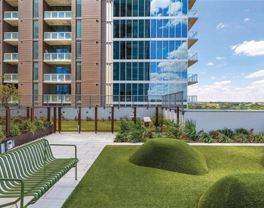 44 East Ave - Photo Thumbnail 17