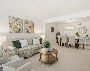 8112 Wooded Glen Court - Photo Thumbnail 2