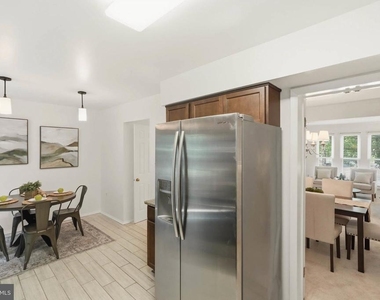 8112 Wooded Glen Court - Photo Thumbnail 5