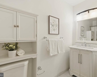 8112 Wooded Glen Court - Photo Thumbnail 19