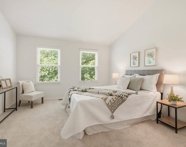 8112 Wooded Glen Court - Photo Thumbnail 11