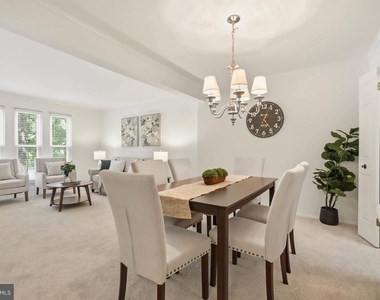 8112 Wooded Glen Court - Photo Thumbnail 3