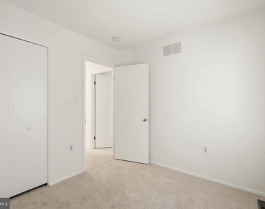 8112 Wooded Glen Court - Photo Thumbnail 18