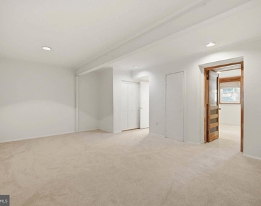 8112 Wooded Glen Court - Photo Thumbnail 24
