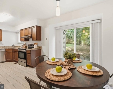 8112 Wooded Glen Court - Photo Thumbnail 9