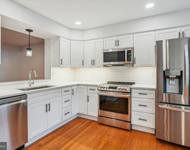 11756 Lone Tree Court - Photo Thumbnail 3