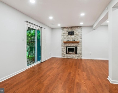 11756 Lone Tree Court - Photo Thumbnail 17