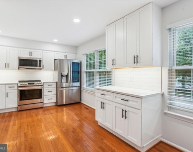 11756 Lone Tree Court - Photo Thumbnail 4