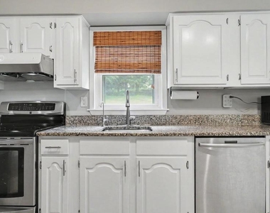 13083 Williamfield Drive - Photo Thumbnail 10