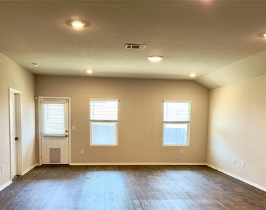 5813 Xene Dr - Photo Thumbnail 8