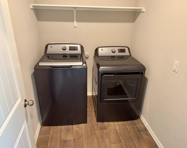 5813 Xene Dr - Photo Thumbnail 24