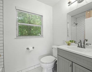 2401 Winsted Ln - Photo Thumbnail 15