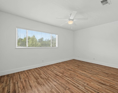2401 Winsted Ln - Photo Thumbnail 12