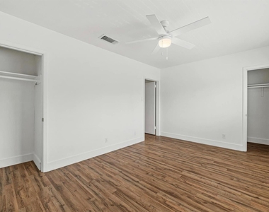 2401 Winsted Ln - Photo Thumbnail 13