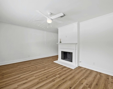 2401 Winsted Ln - Photo Thumbnail 4