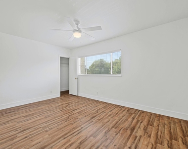 2401 Winsted Ln - Photo Thumbnail 14
