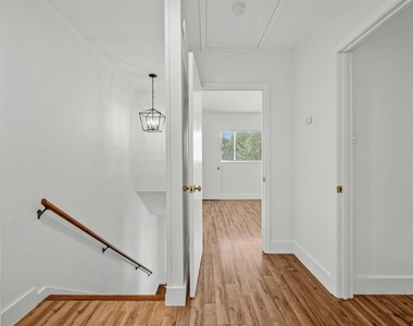 2401 Winsted Ln - Photo Thumbnail 11