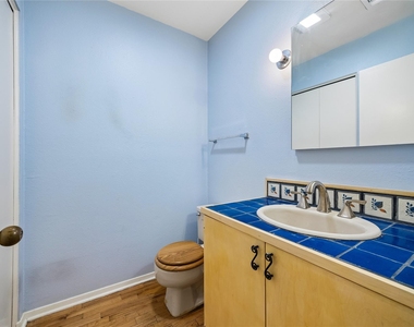 409 E 38th St - Photo Thumbnail 11