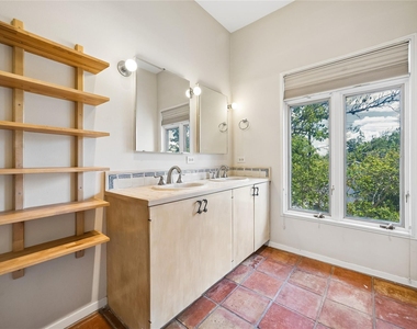 409 E 38th St - Photo Thumbnail 8