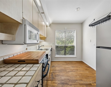 409 E 38th St - Photo Thumbnail 5