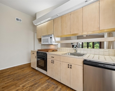 409 E 38th St - Photo Thumbnail 4